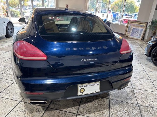 2016 Porsche Panamera 4 Edition