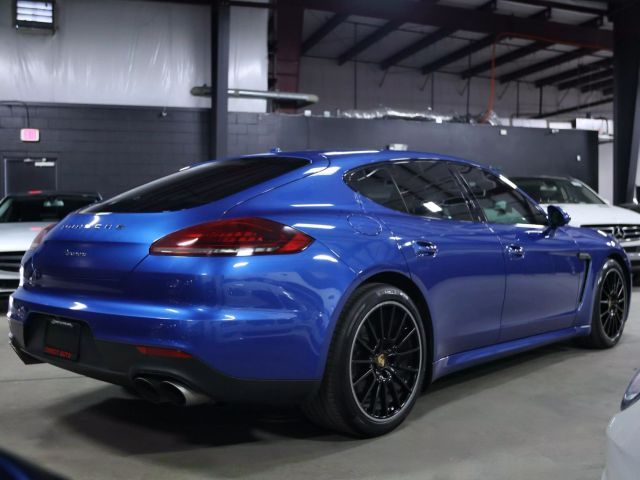2016 Porsche Panamera Edition