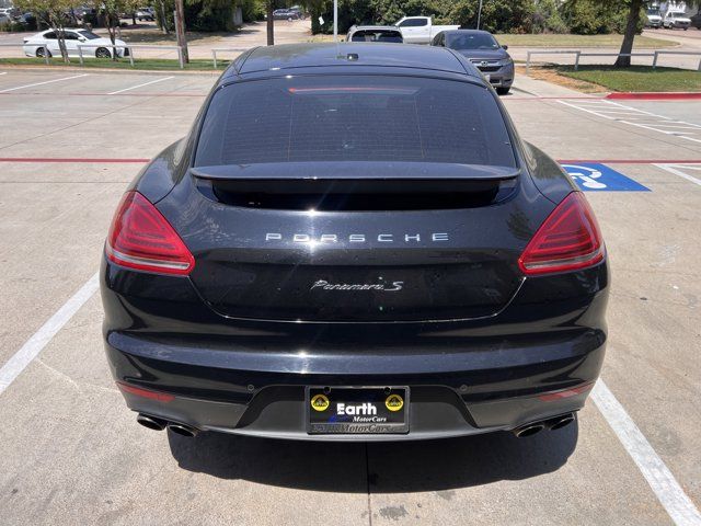 2016 Porsche Panamera S