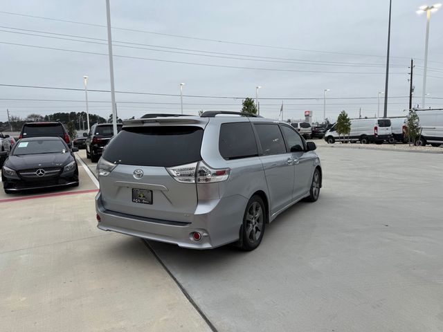 2016 Toyota Sienna 