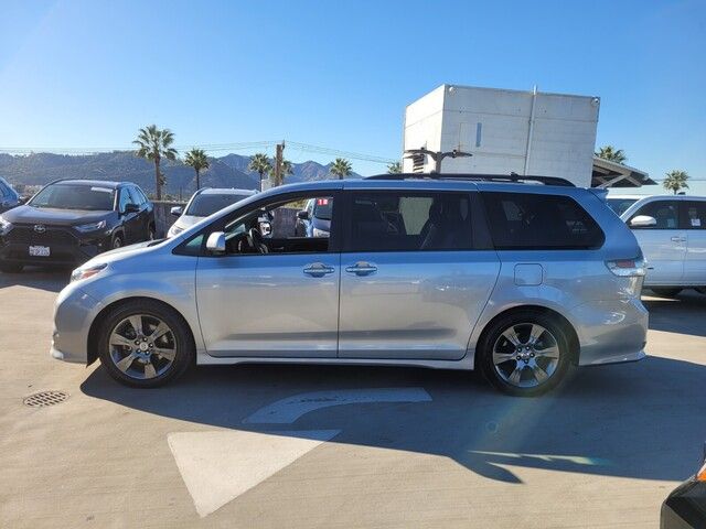 2016 Toyota Sienna SE