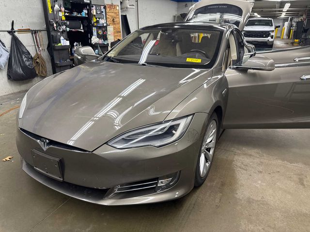 2016 Tesla Model S 90D