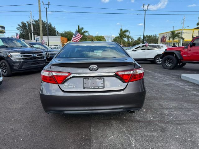 2016 Toyota Camry SE