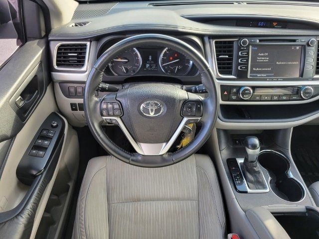 2016 Toyota Highlander LE