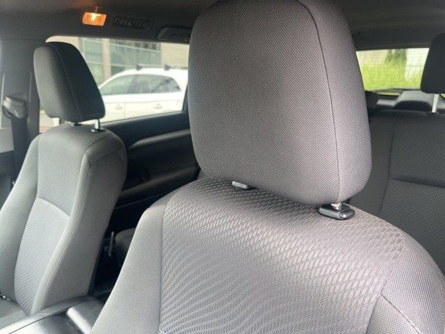 2016 Toyota Highlander LE