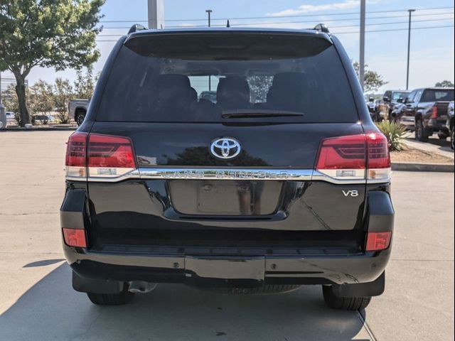 2016 Toyota Land Cruiser Base