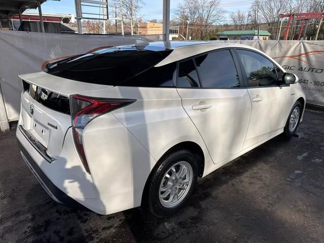 2016 Toyota Prius Three