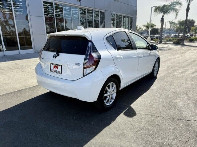 2016 Toyota Prius c Two