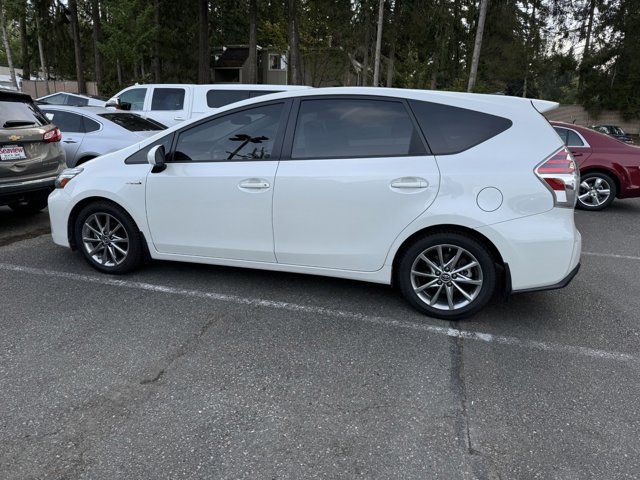 2016 Toyota Prius v Five