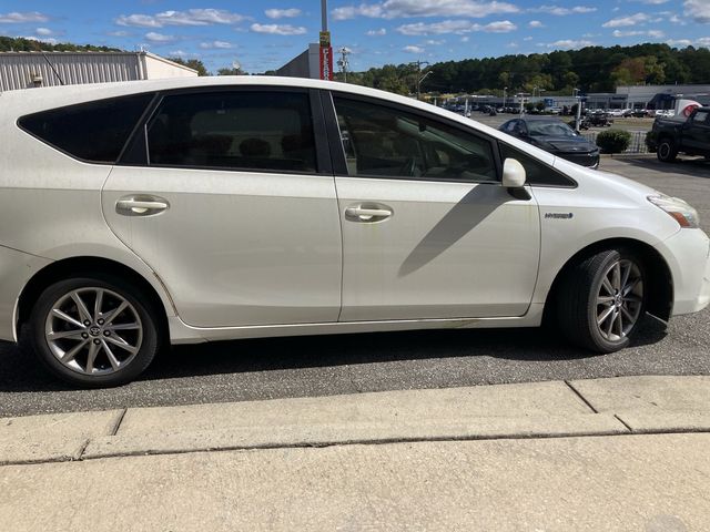 2016 Toyota Prius v Five