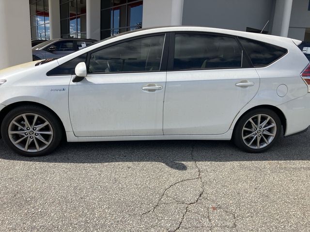 2016 Toyota Prius v Five