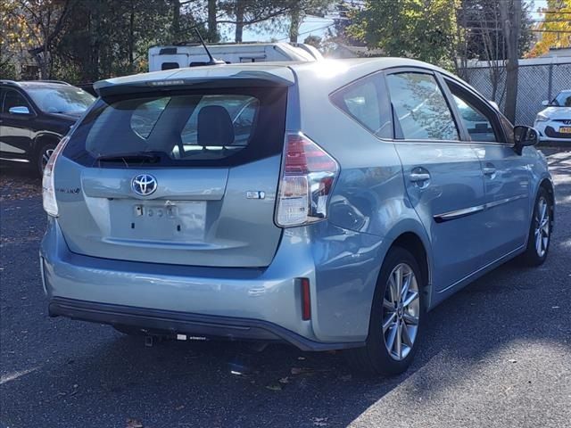 2016 Toyota Prius v Five