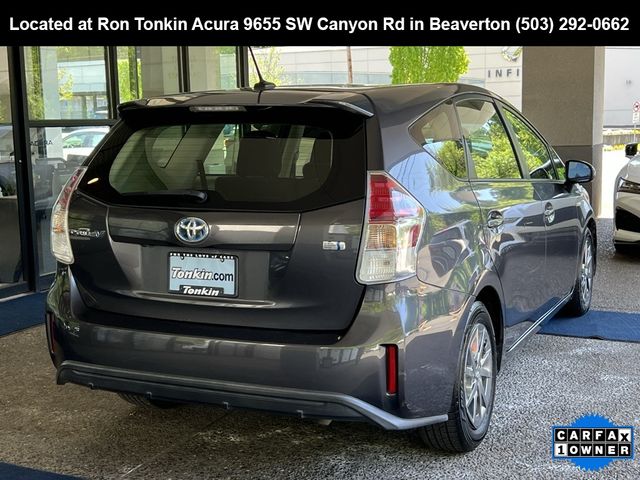 2016 Toyota Prius v Three