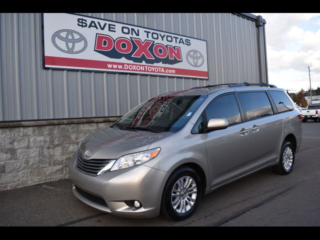 2016 Toyota Sienna XLE Auto Access Seat