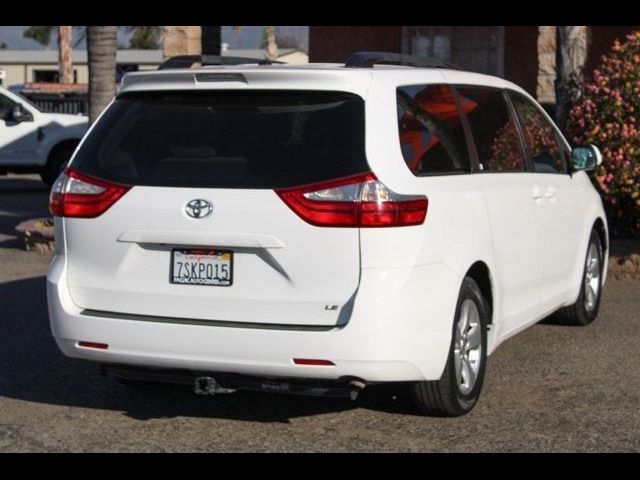 2016 Toyota Sienna 