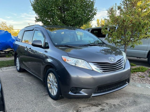 2016 Toyota Sienna LE