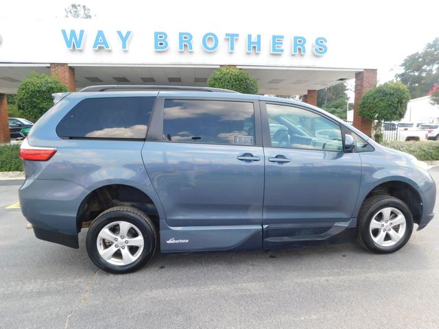 2016 Toyota Sienna 