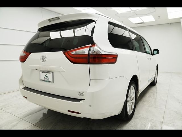 2016 Toyota Sienna 
