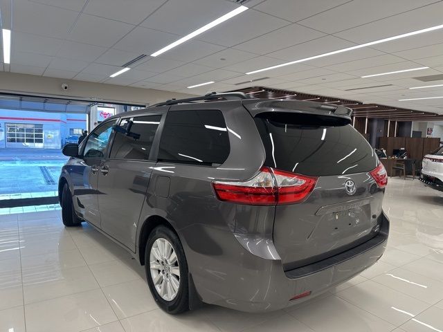 2016 Toyota Sienna 