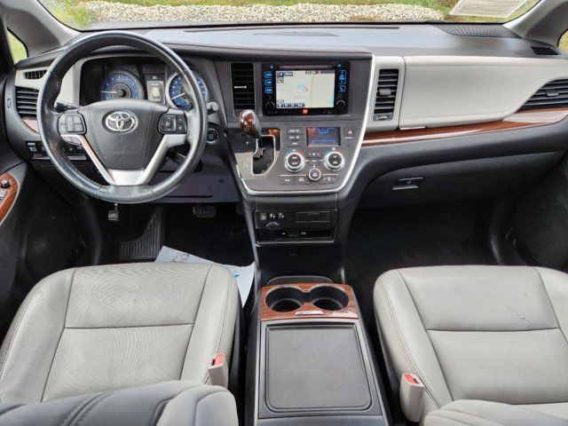 2016 Toyota Sienna 