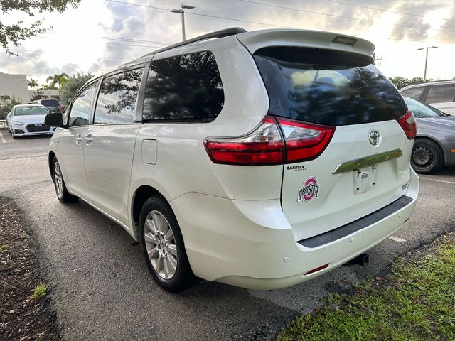 2016 Toyota Sienna 