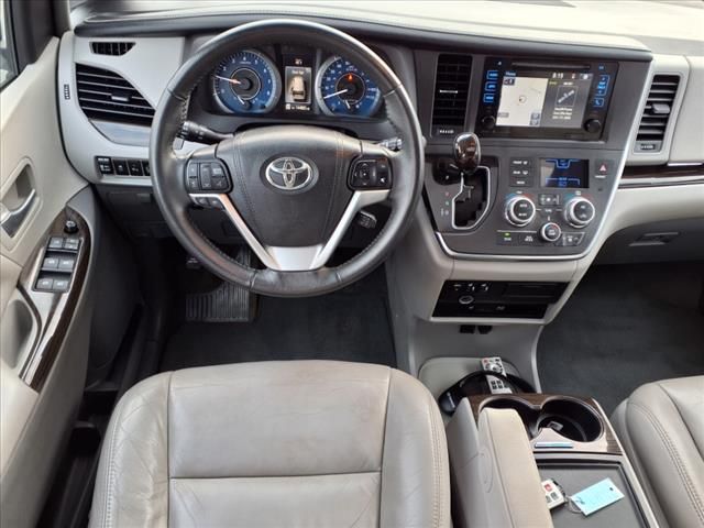 2016 Toyota Sienna XLE