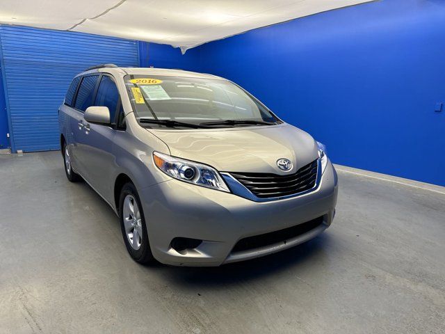 2016 Toyota Sienna LE