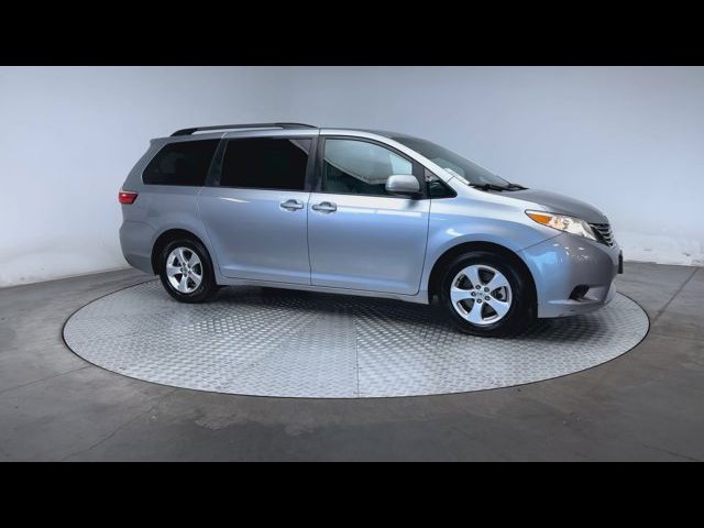 2016 Toyota Sienna LE