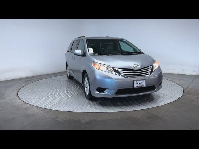 2016 Toyota Sienna LE