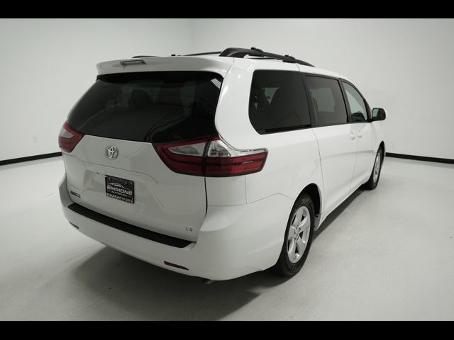 2016 Toyota Sienna LE