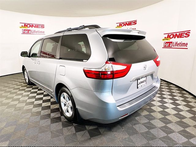 2016 Toyota Sienna 