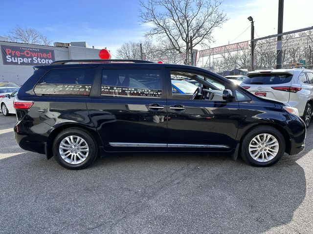 2016 Toyota Sienna XLE