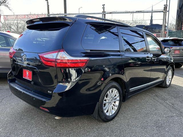 2016 Toyota Sienna XLE