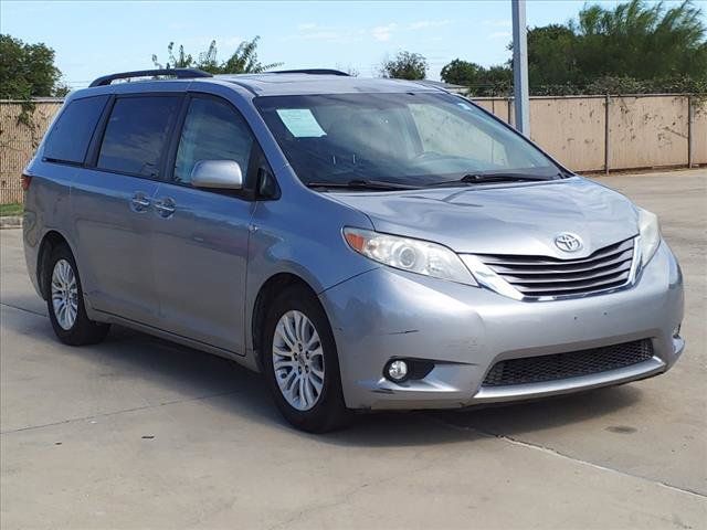 2016 Toyota Sienna XLE