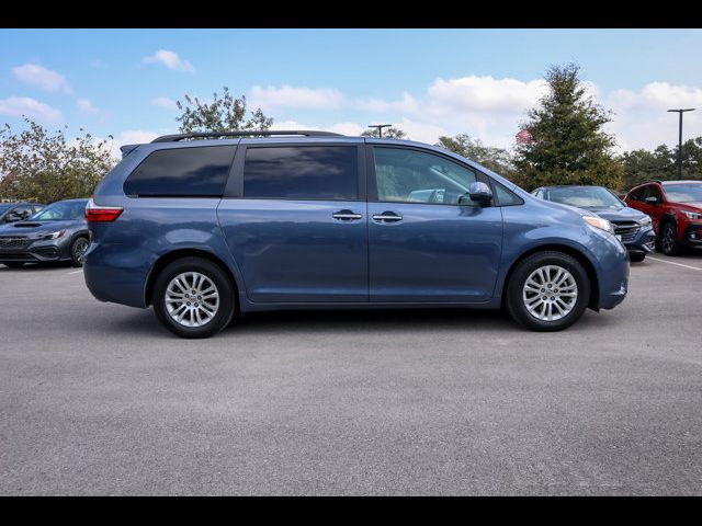 2016 Toyota Sienna XLE