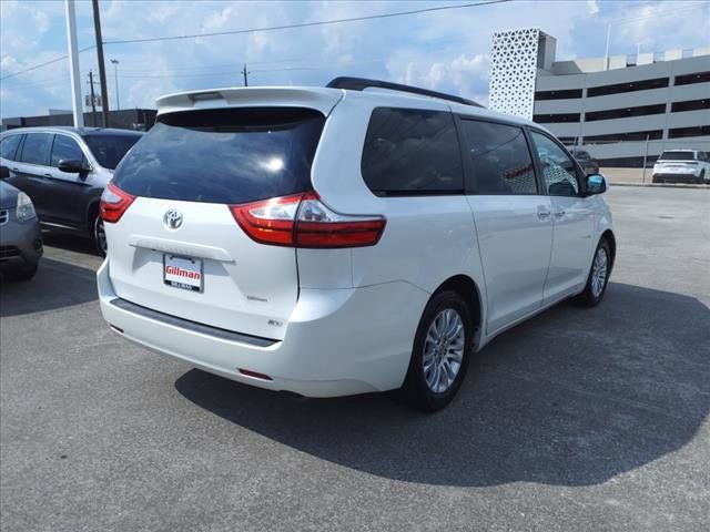 2016 Toyota Sienna XLE