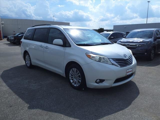 2016 Toyota Sienna XLE