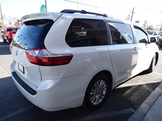 2016 Toyota Sienna 