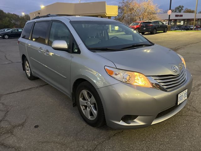 2016 Toyota Sienna 