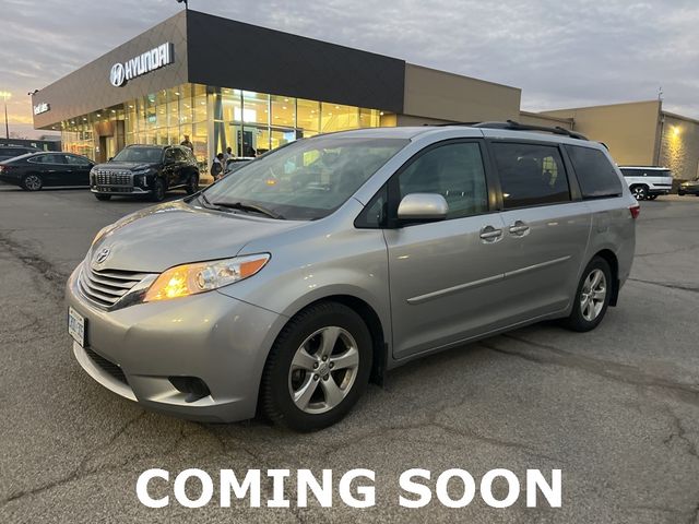 2016 Toyota Sienna LE