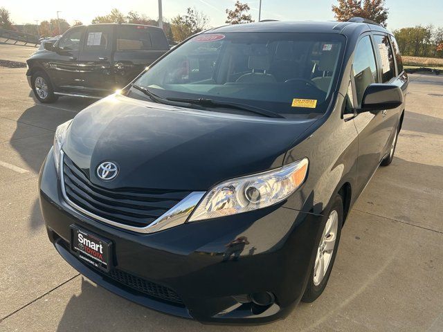 2016 Toyota Sienna LE