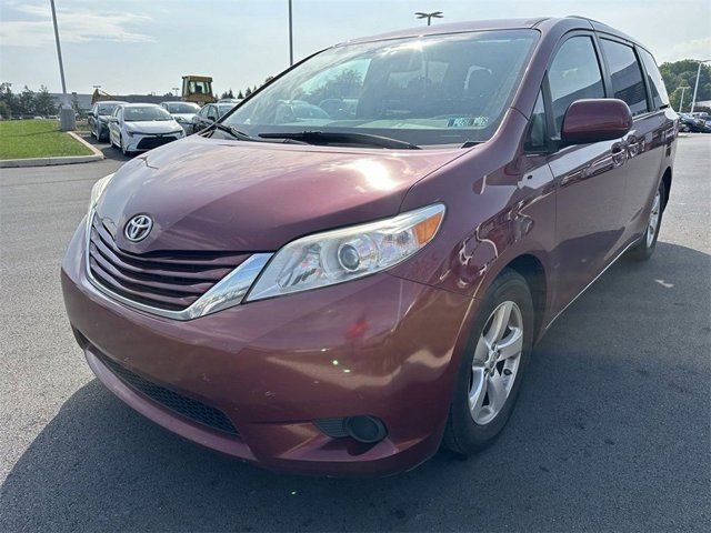 2016 Toyota Sienna LE