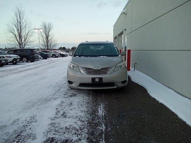 2016 Toyota Sienna LE