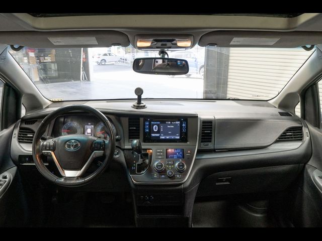 2016 Toyota Sienna 