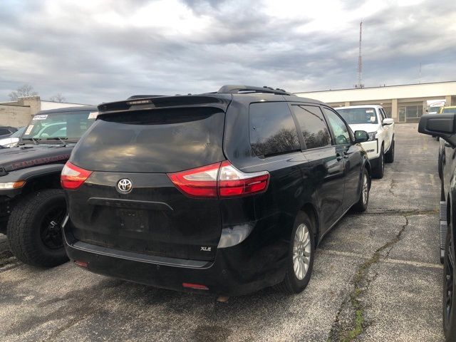 2016 Toyota Sienna 