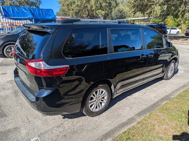 2016 Toyota Sienna 