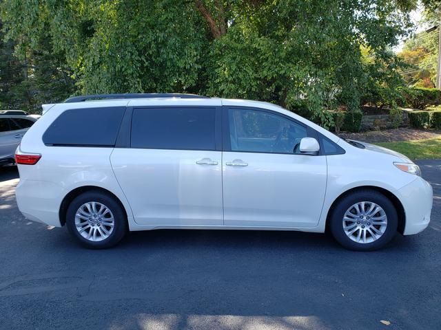 2016 Toyota Sienna XLE Premium