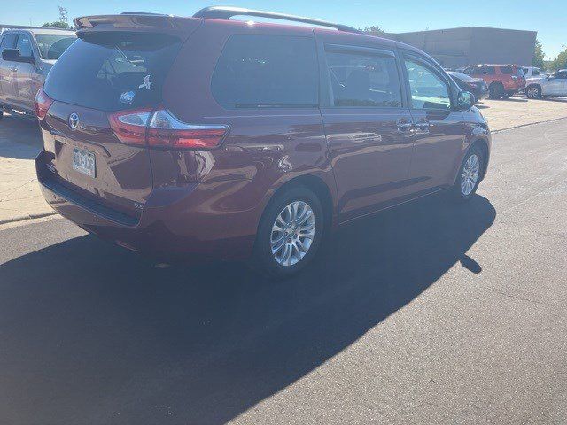 2016 Toyota Sienna XLE