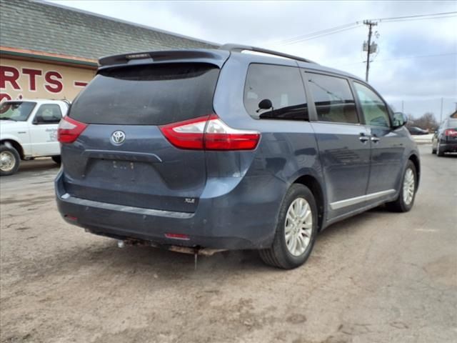 2016 Toyota Sienna 