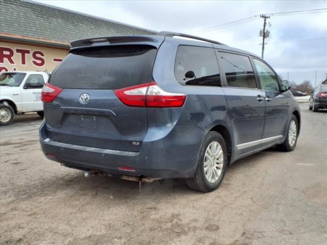 2016 Toyota Sienna 